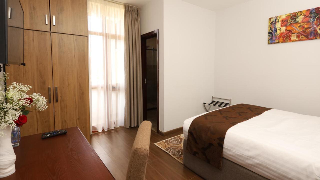 Black Horse Hotel Apartment 아디스아바바 외부 사진