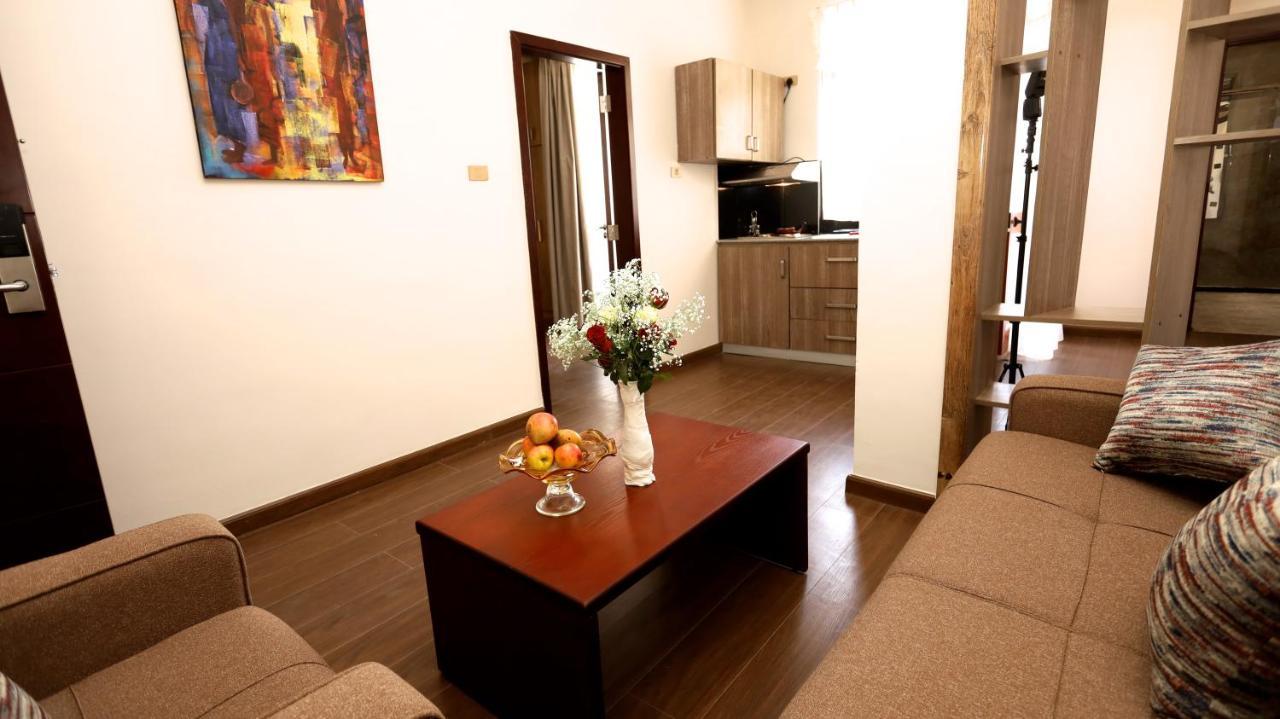 Black Horse Hotel Apartment 아디스아바바 외부 사진
