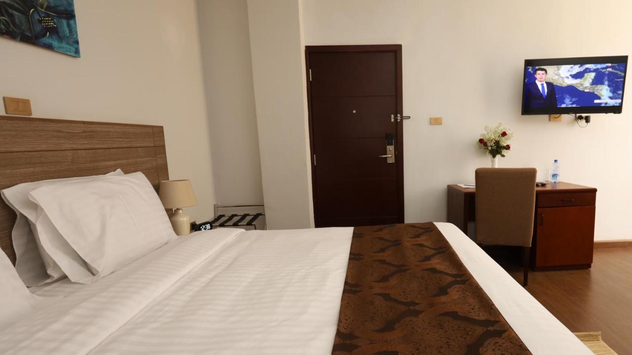 Black Horse Hotel Apartment 아디스아바바 외부 사진