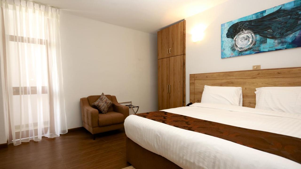 Black Horse Hotel Apartment 아디스아바바 외부 사진