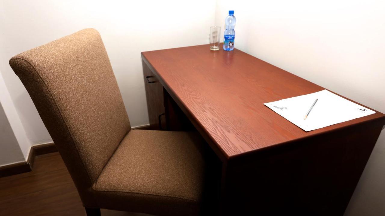 Black Horse Hotel Apartment 아디스아바바 외부 사진