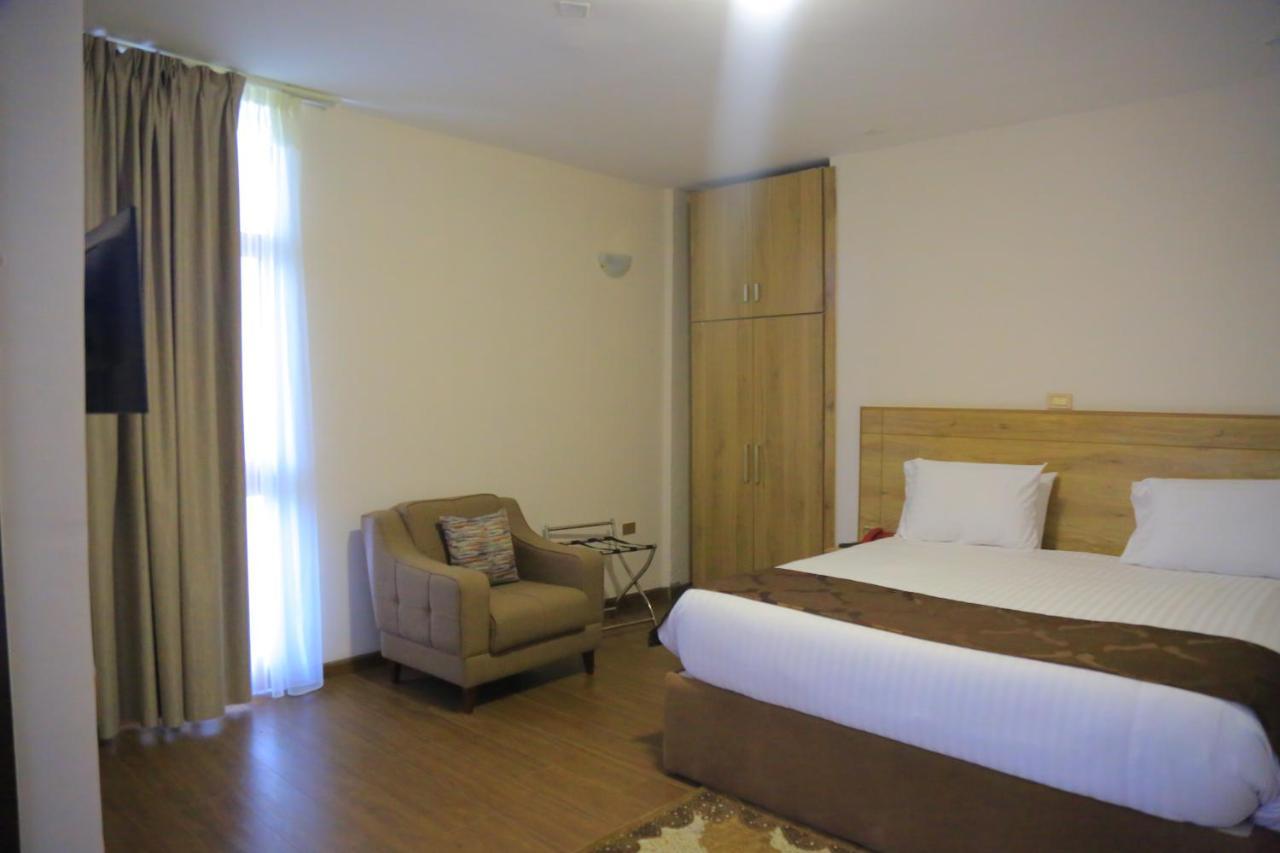 Black Horse Hotel Apartment 아디스아바바 외부 사진