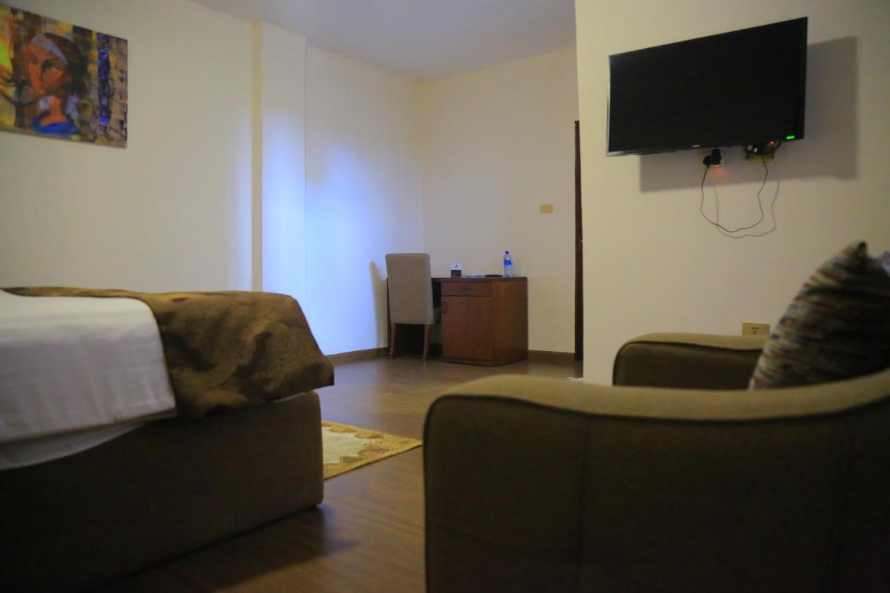 Black Horse Hotel Apartment 아디스아바바 외부 사진